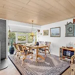 בית נופש 2 Bedroom Awesome In *