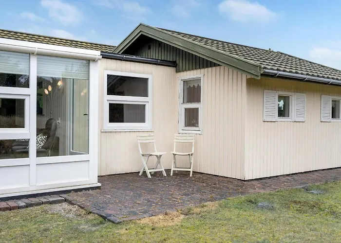 2 Bedroom Awesome In Dom wakacyjny