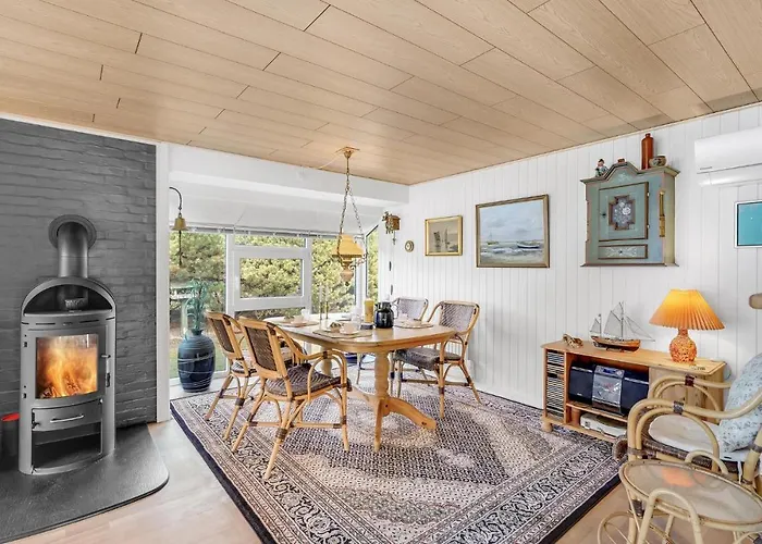 Dom wakacyjny 2 Bedroom Awesome In *