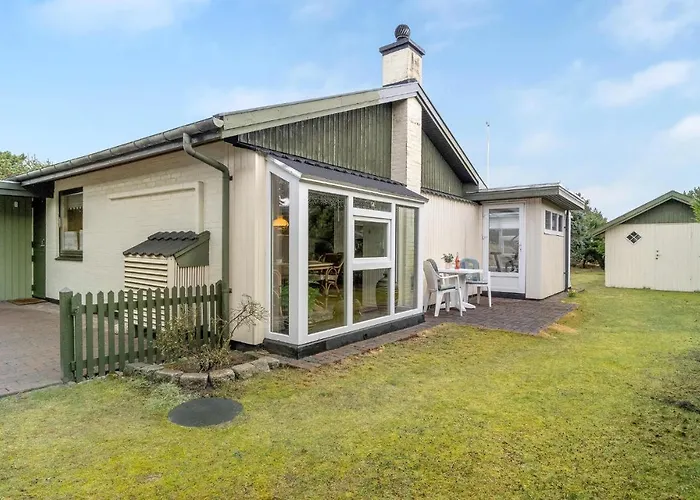 Dom wakacyjny 2 Bedroom Awesome In