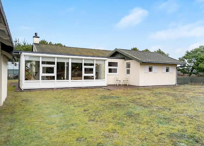 2 Bedroom Awesome In Dom wakacyjny