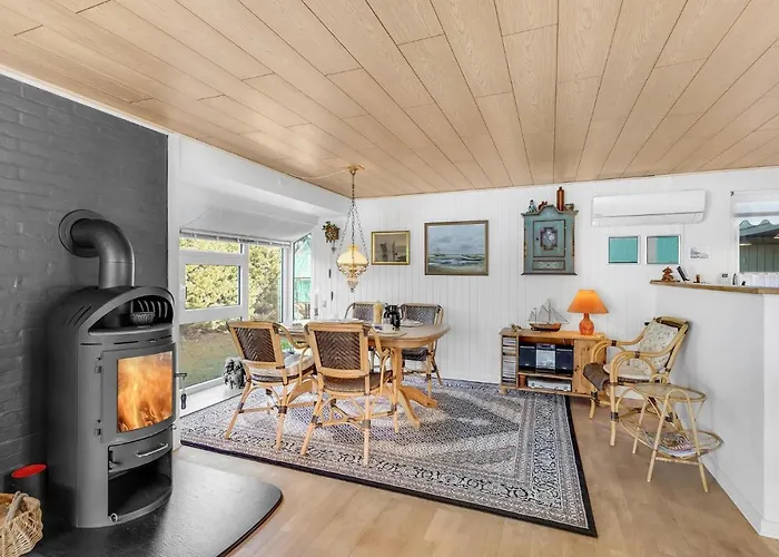 2 Bedroom Awesome In Dom wakacyjny