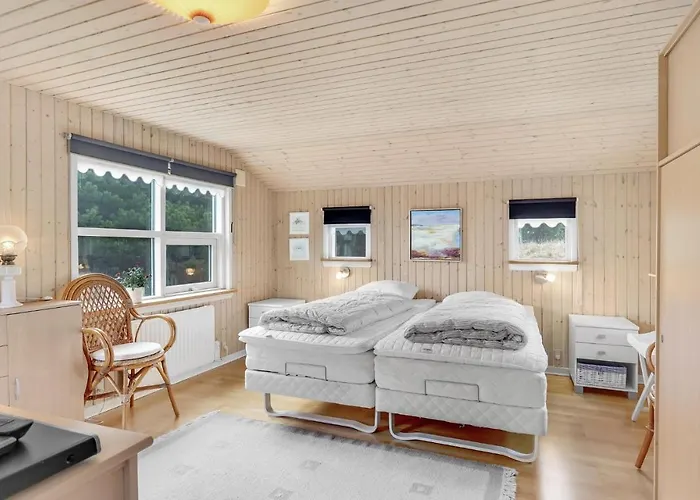 2 Bedroom Awesome In Dom wakacyjny *