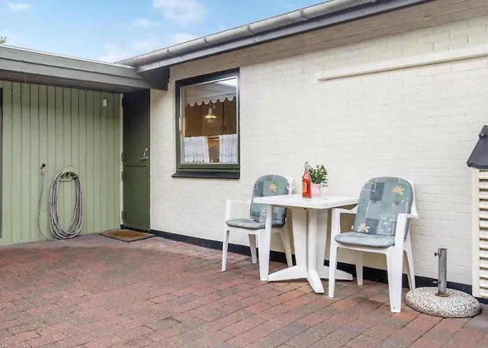 Dom wakacyjny 2 Bedroom Awesome In